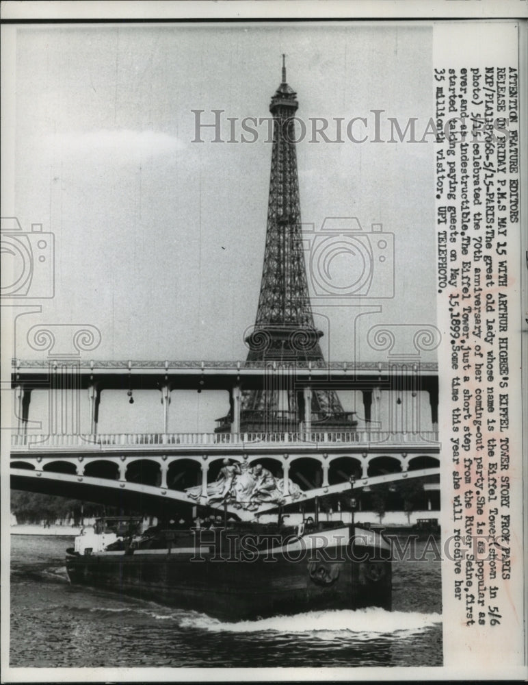1959 Press Photo View of the Eiffel Tower from the water in Paris, France-Historic Images