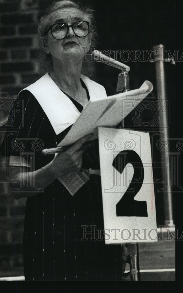 1990 Press Photo New Berlin resident, Jean Crotty, Wisconsin - mja93414-Historic Images