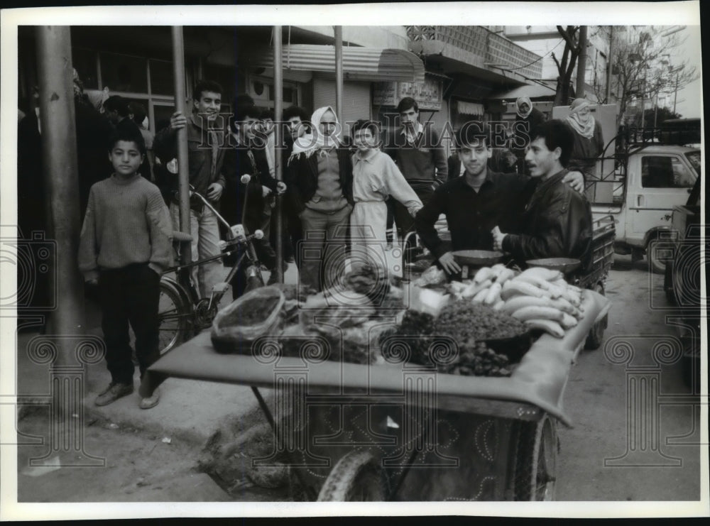 1993 Press Photo Vendor Selling Dates During Ramadan In Aleppo Syria - mja93497 - Historic Images