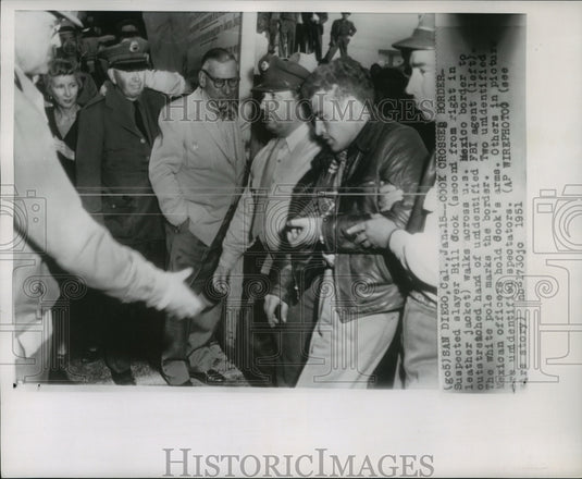 1951 Press Photo Suspected murderer Bill Cook returned to US from Mexico - Historic Images