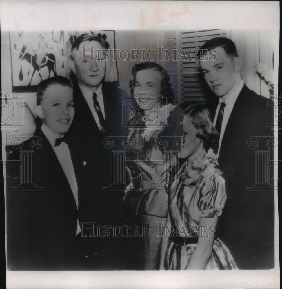 1963 Press Photo Mrs. Douglas and Family - mja93558-Historic Images