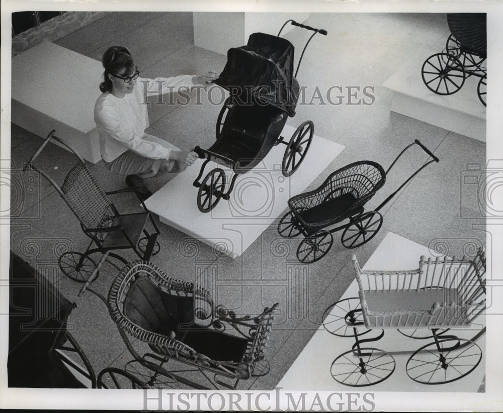 1966 Press Photo Baby Buggies and Carriages on display at the Milwaukee Museum - Historic Images