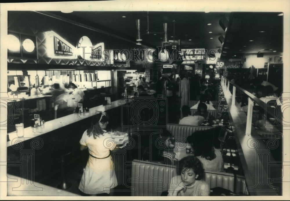 1988 Press Photo Ed DeBevic&#39;s Short Order Deluxe Restaurant In Downtown Chicago - Historic Images