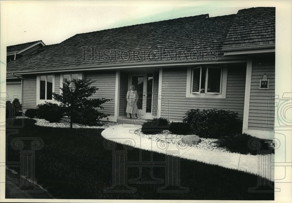1986 Former Governor Lee Dreyfus&#39; condominium-Historic Images
