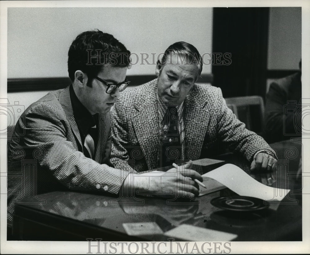 1973 Press Photo Attorney Bruce O&#39;Neill and client Paul Des Jardins - mja93826 - Historic Images
