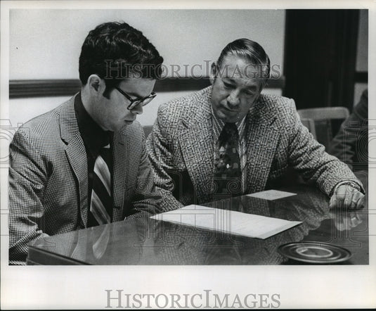 1973 Press Photo Attorney Bruce O'Neill and client Paul Des Jardins - mja93828-Historic Images