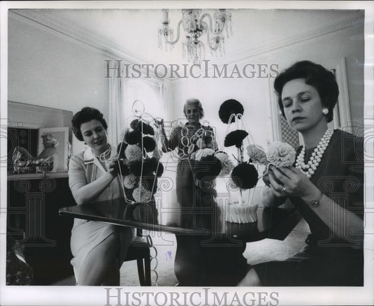 1962 Press Photo Christ Child Society decorates for charity dance, Wisconsin - Historic Images