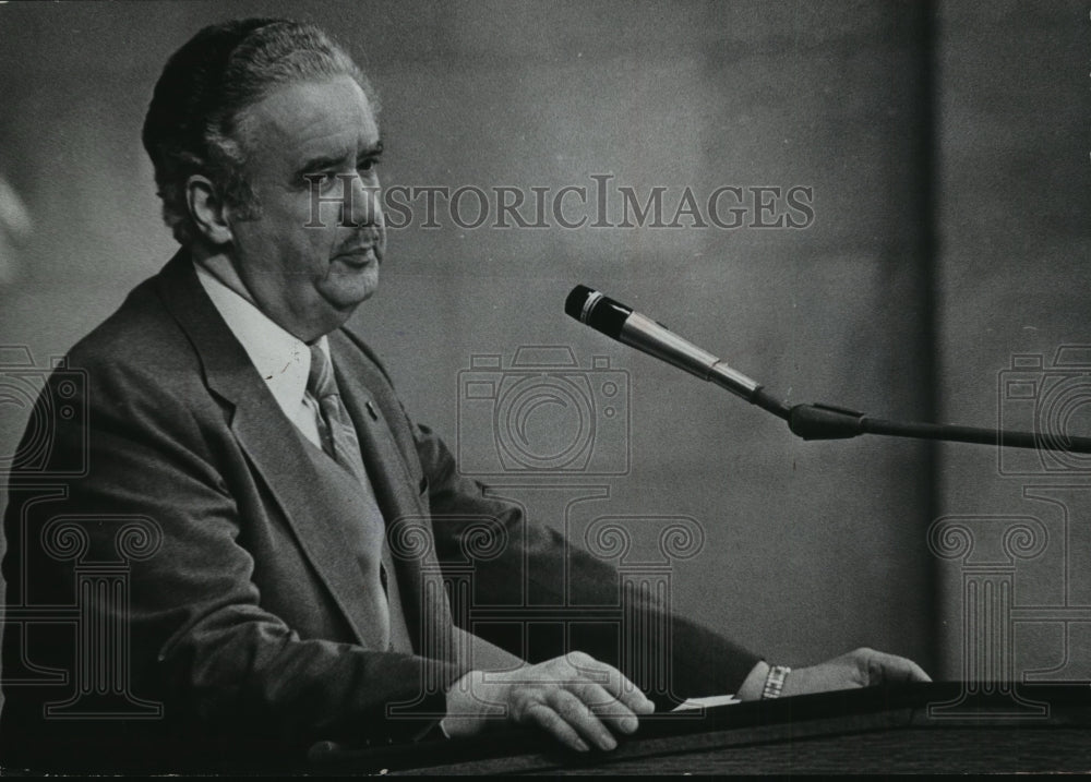 1979 Press Photo Governor Dreyfus speaks in Madison - mja94044-Historic Images
