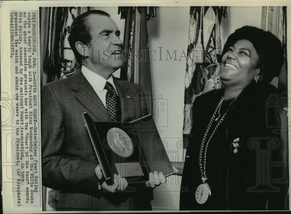 1972 Press Photo Richard Nixon gives Pearl Bailey the &quot;Heart of the Year&quot; award - Historic Images