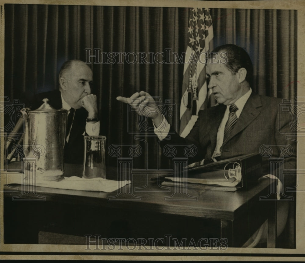 1970 Press Photo President Nixon talks with Attorney General John Mitchell-Historic Images