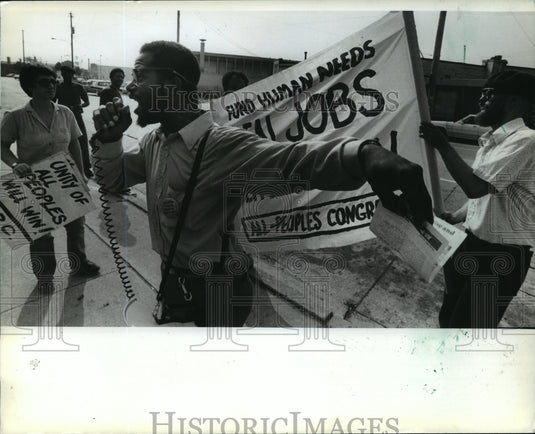 1982 Press Photo Sipeo Oglesby speaks at an All-Peoples Congress rally-Historic Images