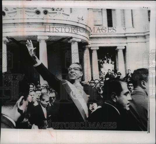 1964 Press Photo Mexico's President Gustavo Diaz Ordaz with crowd in Mexico City - Historic Images