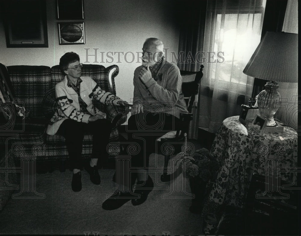 1990 Press Photo Sister Margaret Dunn and Gerhard Fischer plan to fast - Historic Images