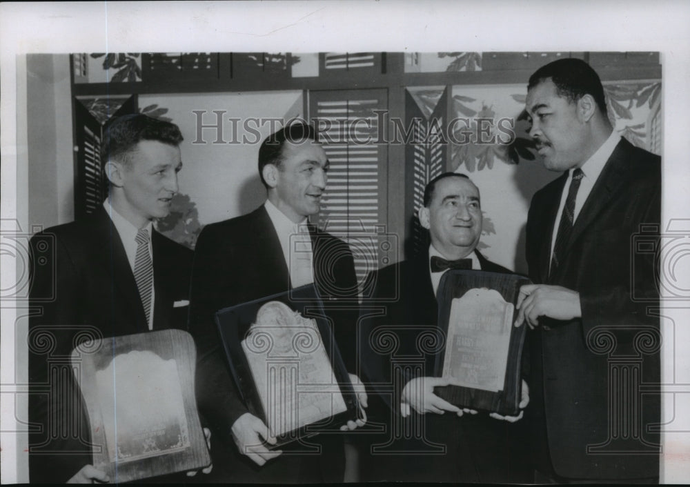 1968 Press Photo Joe Louis with Boxing Writer&#39;s award recipients in New York- Historic Images