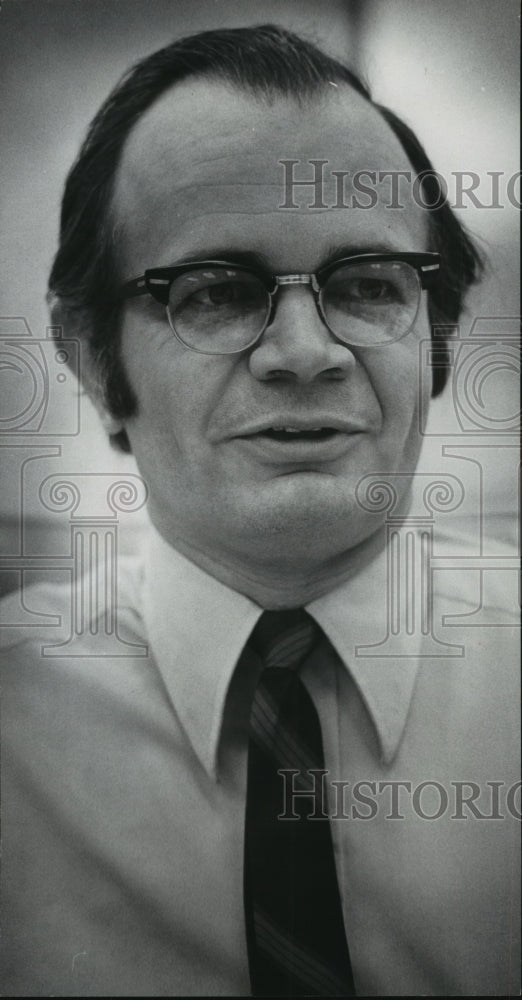 1977 Press Photo City manager Philip Deaton in Jonesville, Wisconsin - mja94429-Historic Images