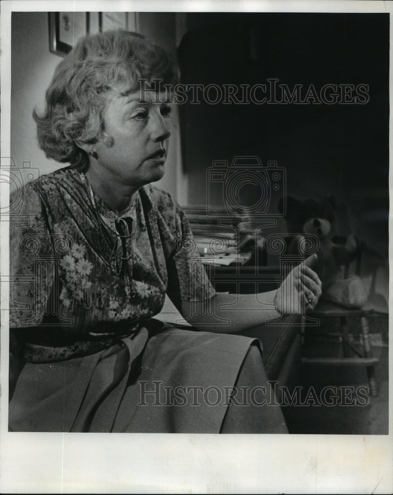 1978 Press Photo Doctor June Dobbs talks at Special Development Clinic Hospital - Historic Images