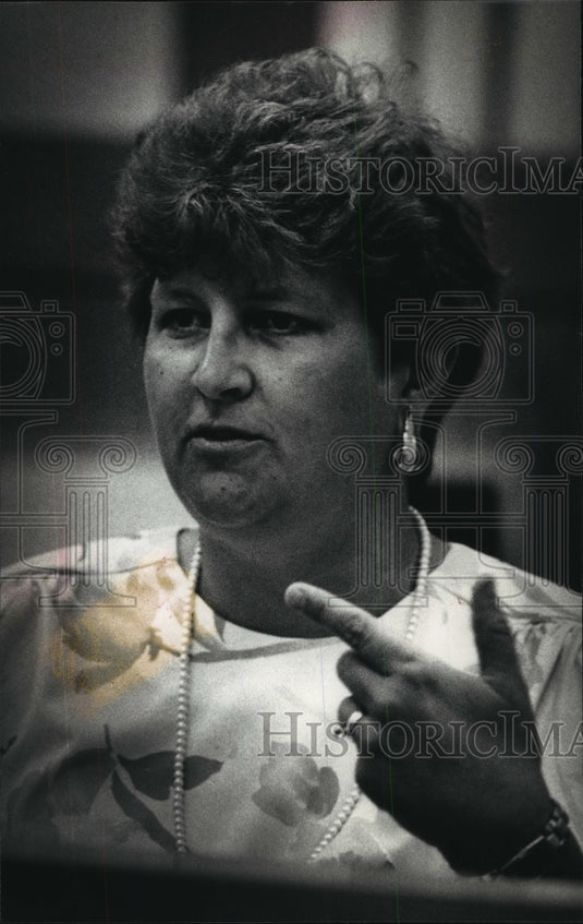 1991 Mrs. Dressler describing her husband's collection at his trial - Historic Images