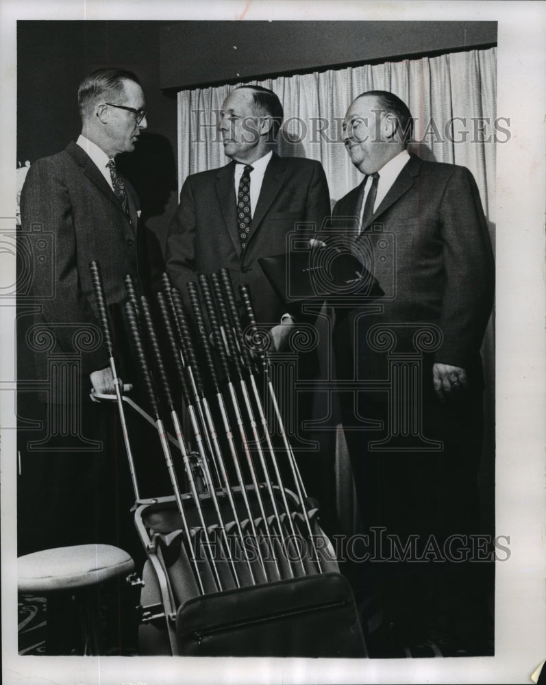 1966 Press Photo C.J. De Smet with Jerry Schoenholtz and Lester Schmidt - Historic Images