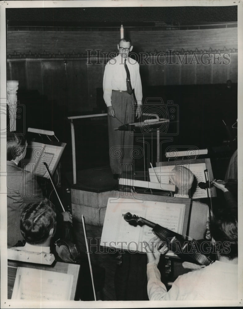 1953 Press Photo King Frederik of Denmark conducts the Danish national orchestra - Historic Images