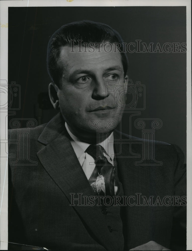 1955 Press Photo Murl Deusing, Milwaukee Museum Curator - mja94744 - Historic Images