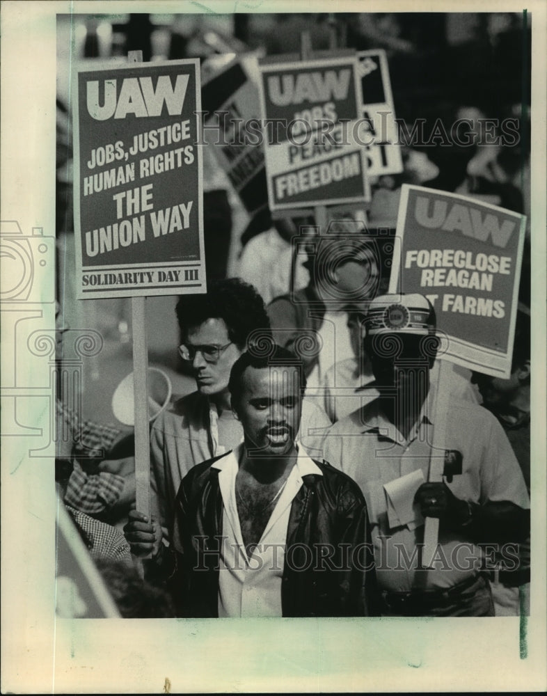 1984 Members of the United Auto Workers Union protest labor policies - Historic Images