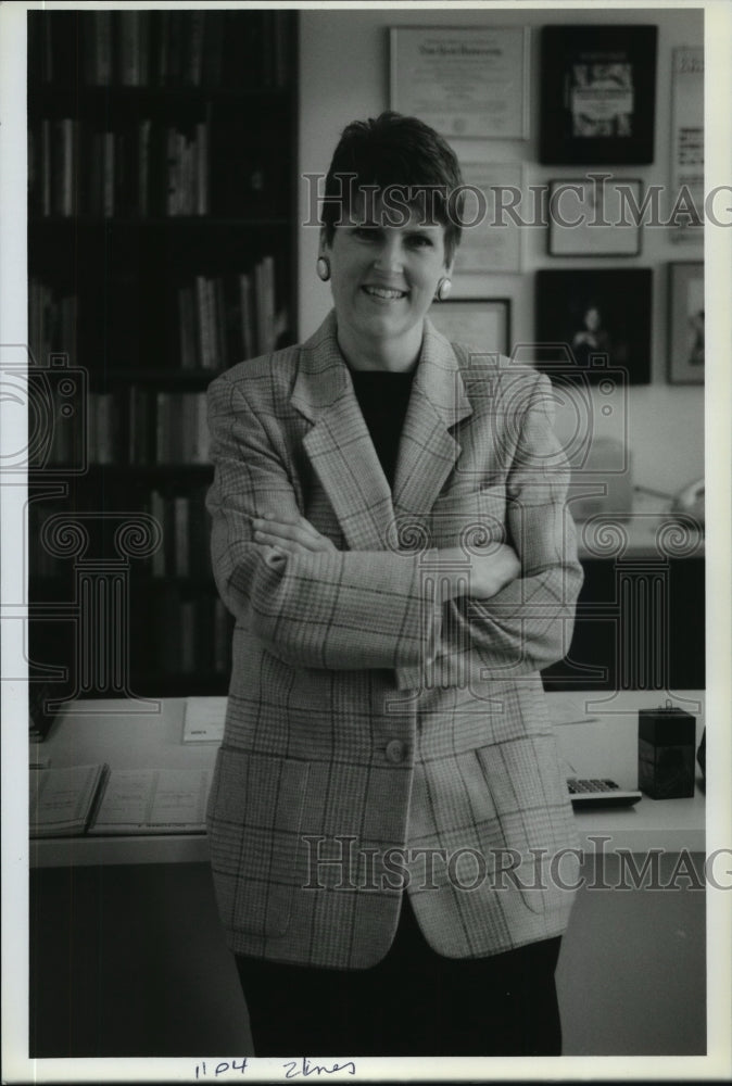1994 Press Photo Kate Davy the Dean of the Fine Arts Department of UW-M - Historic Images