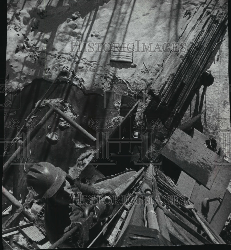 1978 Man on rigging for Exxon USA test drilling, Crandon, Wisconsin - Historic Images