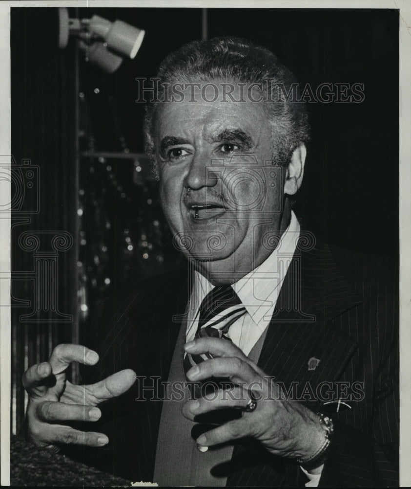 1978 Lee S. Dreyfus speaking - Historic Images