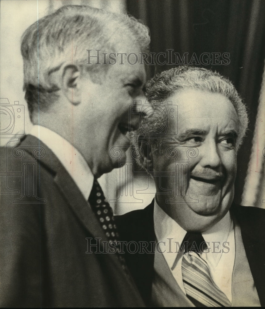 1979 Press Photo State Secretary Cyrus Vance &amp; Governor Dreyus talking together - Historic Images