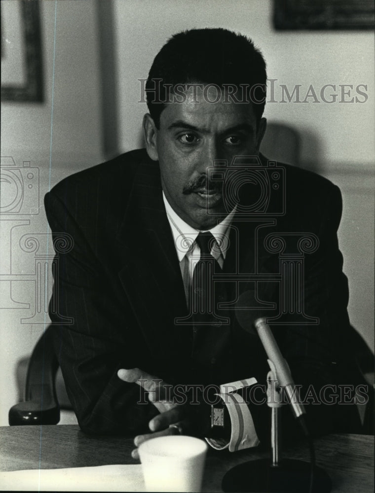 1990 Press Photo Ricardo Diaz, Milwaukee Commission of City Development - Historic Images