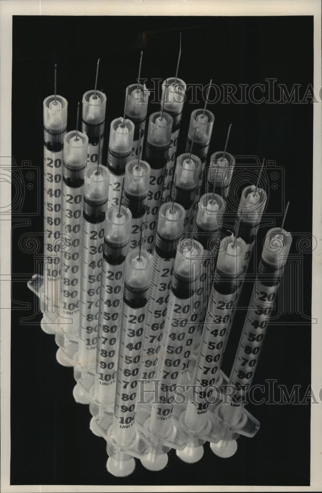 1984 Press Photo Needles are part of daily life for 10% of all diabetics - Historic Images