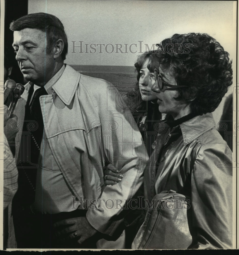 1976 Senator James Devitt &amp; family after false swearing conviction - Historic Images