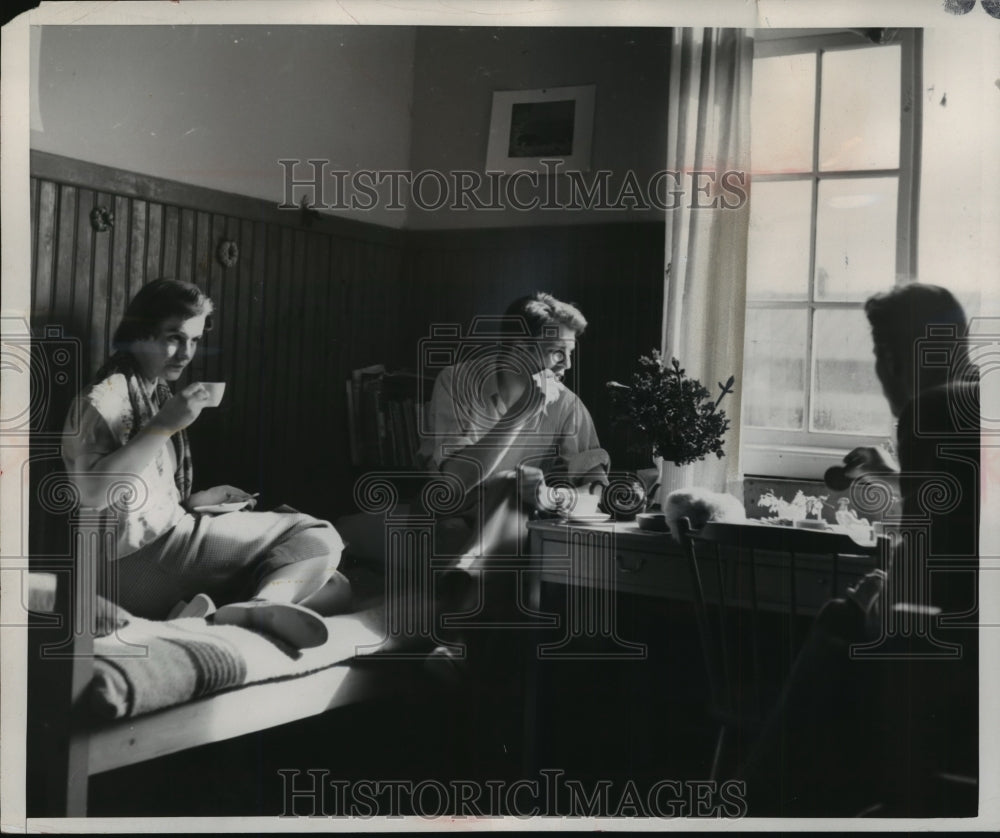 1952 Press Photo Danish Students Gather in Dormitory for Tea and Cookies - Historic Images