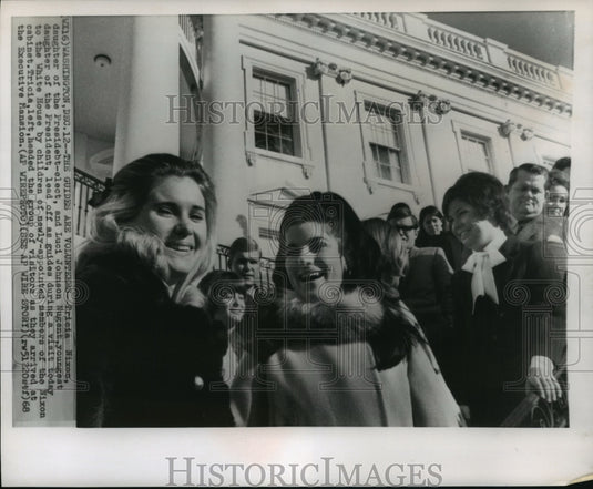 1968 Press Photo Tricia Nixon and Luci Johnson Nugent Guide White House Tour - Historic Images