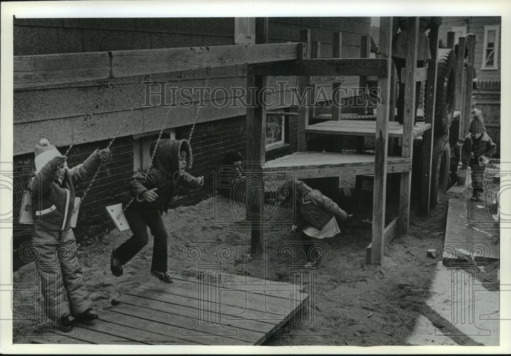 1982 Press Photo Children&#39;s Discovery Center Features a Small Playground - Historic Images