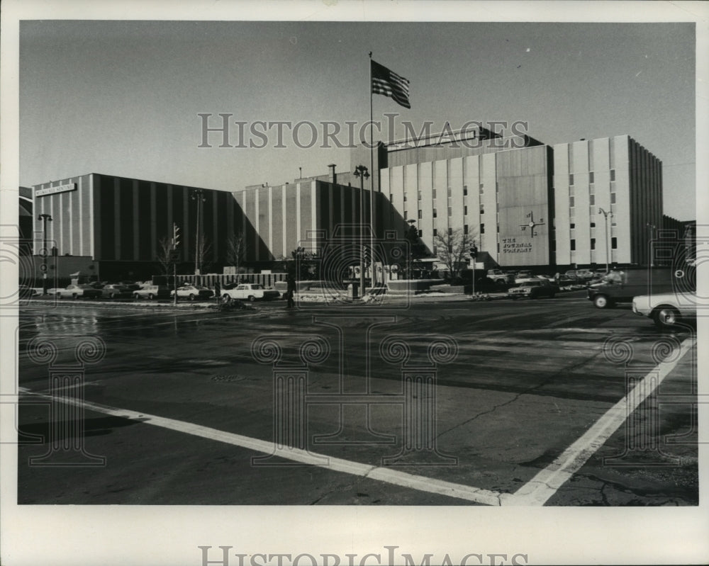 1975 Press Photo Milwaukee Journal Building from Across the Street - mja95237 - Historic Images