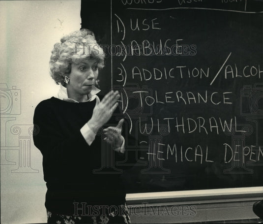 1987 Ellen McLaughlin-Harford tells her story through sign language - Historic Images