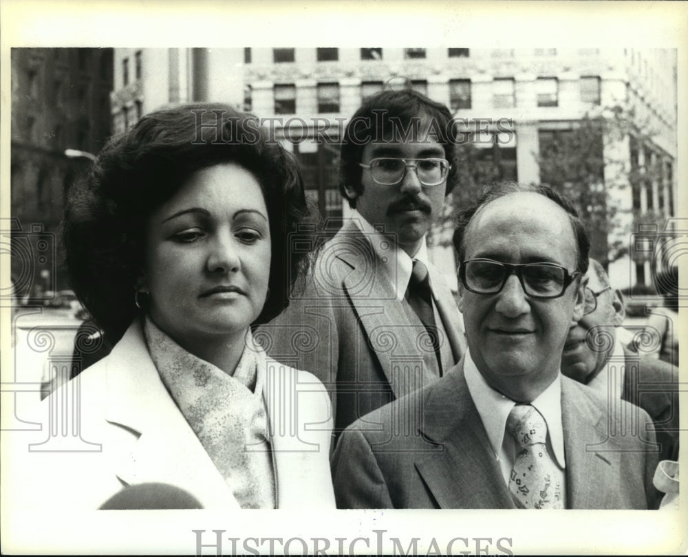 1978 Press Photo Mrs. Doris Del Zio Speaks to Newsmen Outside Federal Court - Historic Images