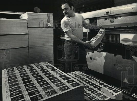 1988 Press Photo Dennis Peterson Takes Baseball Cards from Delzer Cutter - Historic Images