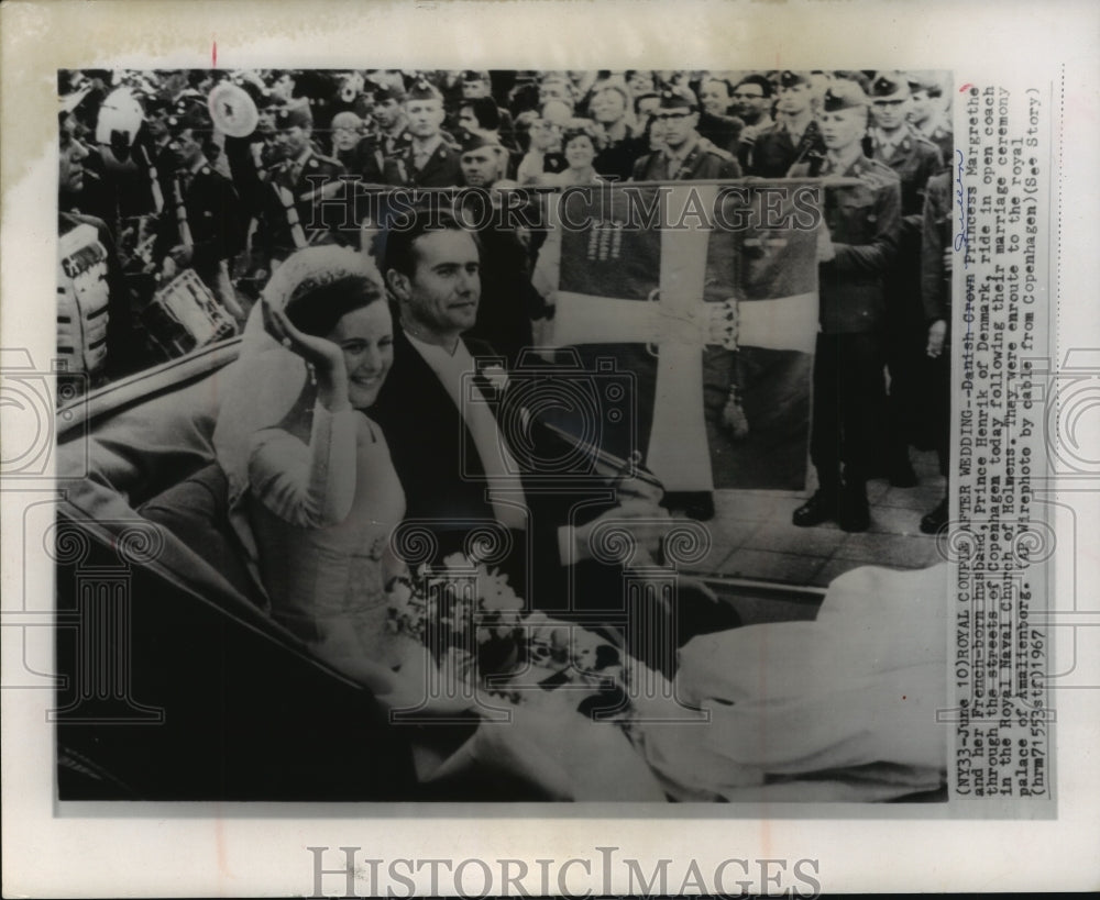 1967 Press Photo Princess Margrethe and Prince Henrik in parade after wedding - Historic Images