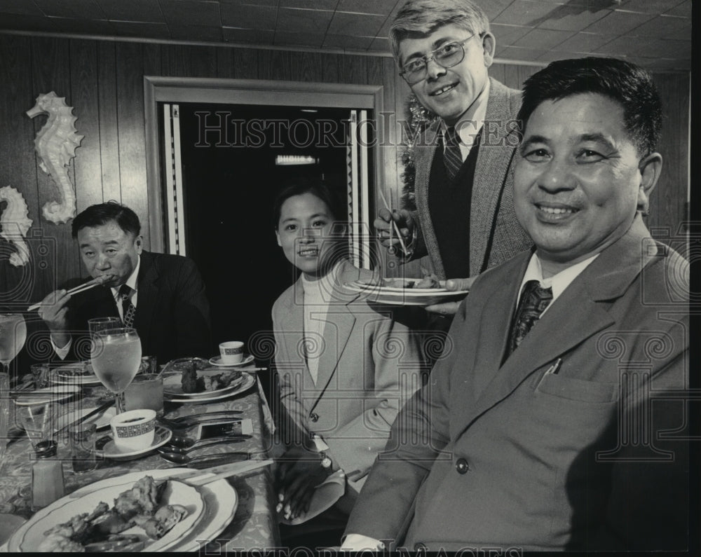 1983 Joseph Dindorf hosts dinner at Beyond the Reef Restaurant - Historic Images