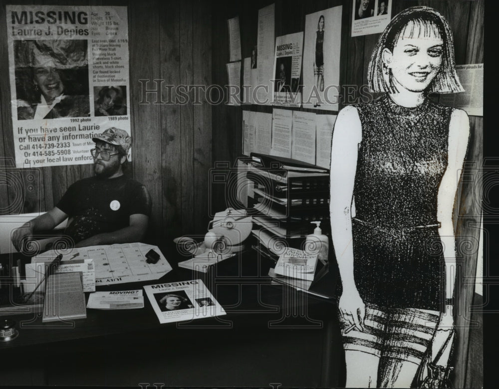 1993 Press Photo Laurie Depies&#39; Cutout Reminds Searchers of Her Disappearance - Historic Images