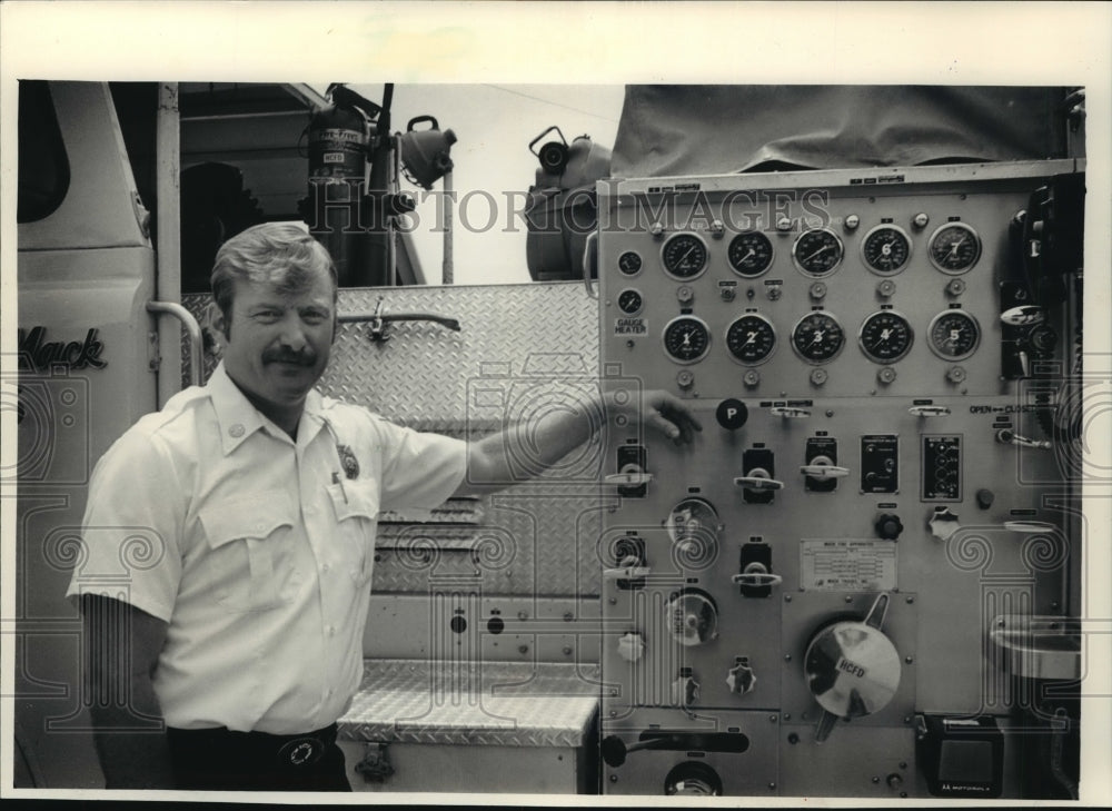1987 Press Photo Richard Demien Hales Corner, Wisconsin Fire Chief. - mja95481 - Historic Images