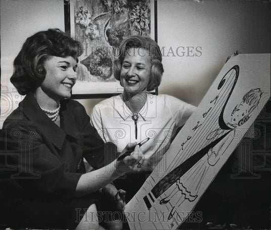 1966 Press Photo Mrs. William C. Dill & Mrs. William R. Norris in Wauwatosa, WI. - Historic Images