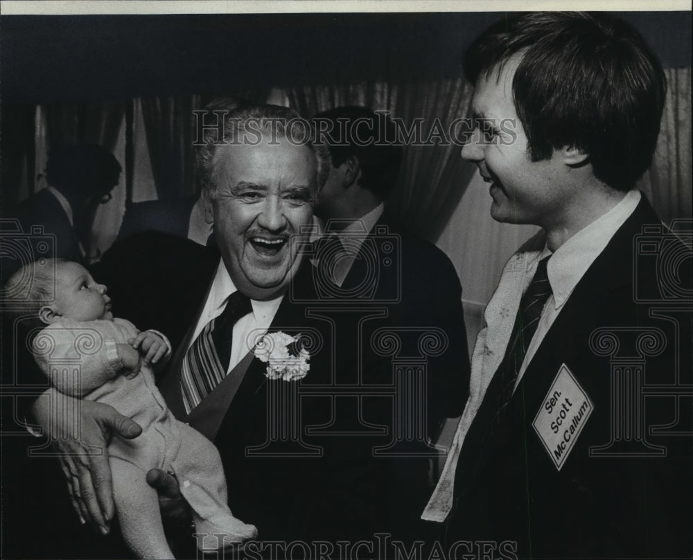 1982 Press Photo Dreyfus and State Sen. Scott McCallum's Son - mja95545 - Historic Images