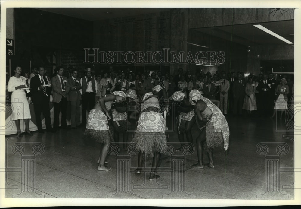 1981 Press Photo Governors Conference with African Ethnic Dance Group - Historic Images