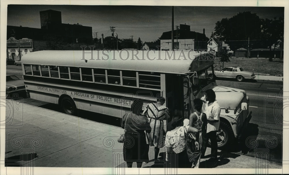 1987 Creative Alternatives Bus Makes Trips to State Prisons - Historic Images