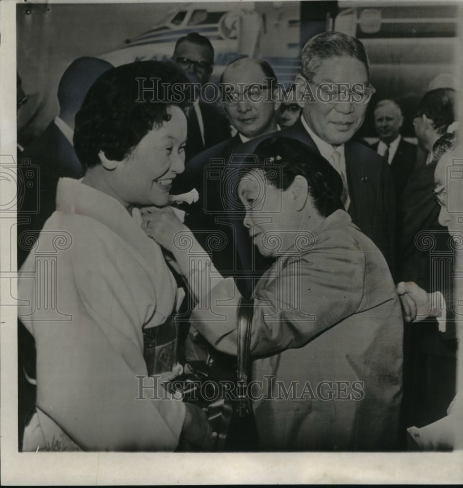 1961 Press Photo Japanese Prime Minister Ikeda and wife in Los Angeles, CA-Historic Images