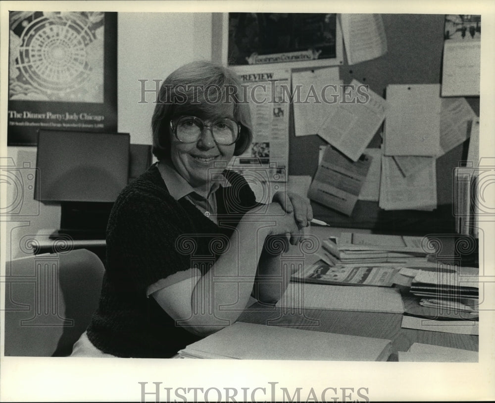 1984 Press Photo Academic Adviser at UWM, Sally Derrwaldt - mja95653 - Historic Images