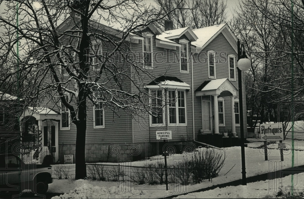 1988 Press Photo Rickety Robin occupies converted house in Delafield, Wisconsin - Historic Images